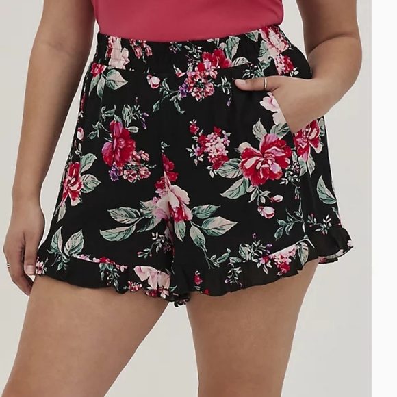 🛑Sale🛑 Torrid RUFFLE SHORT - GAUZE FLORAL BLACK - Picture 4 of 4